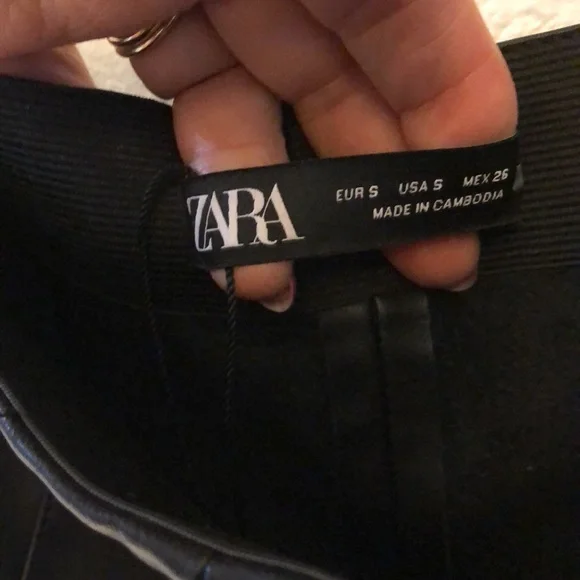 New Without Tags, Zara Black Faux Leather Jeans, size Small - Picture 5 of 8